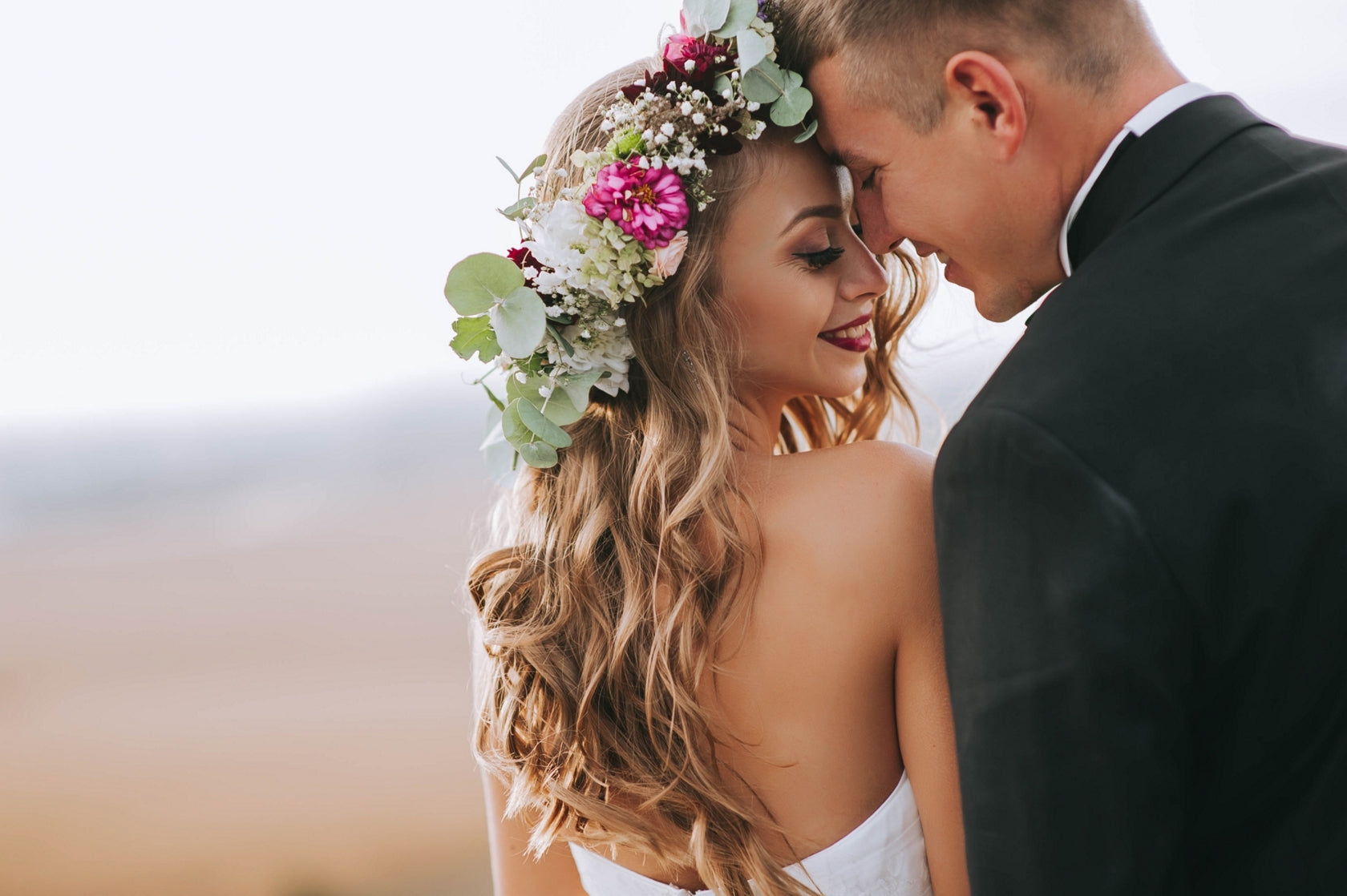 14 Curly Wedding Hairstyles to Make You Look More Charming